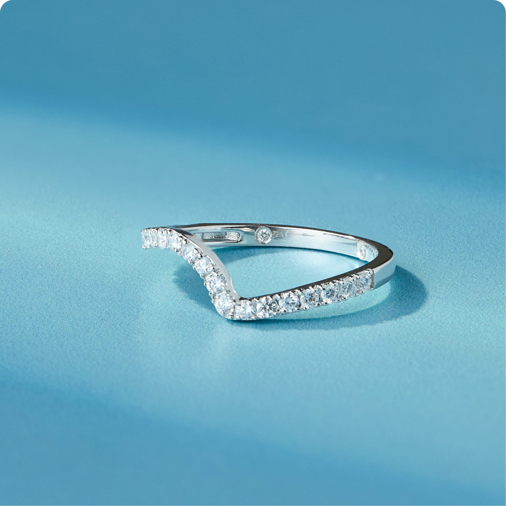 The Effortless Line Ring